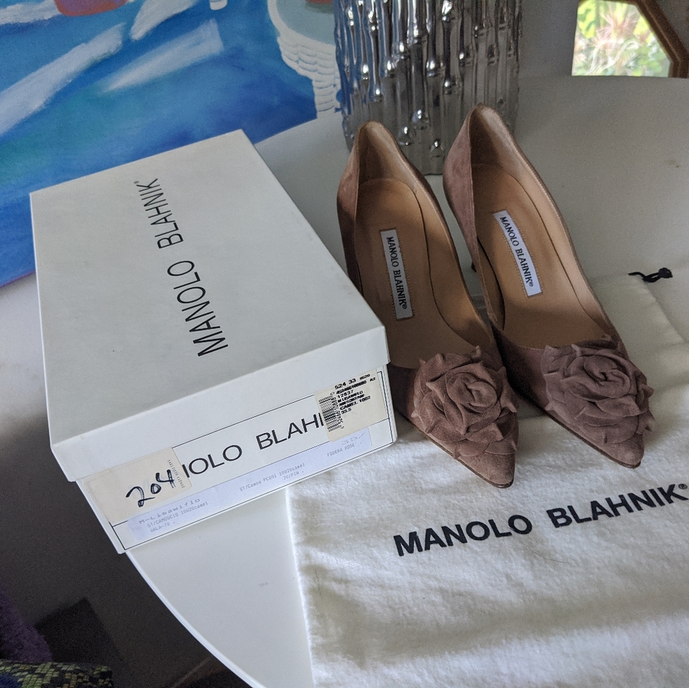 Manolo Blahnik suede pumps size 35.5 NIB